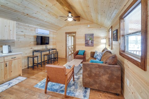 La Grange Vacation Rental | 1BR | 1BA | 472 Sq Ft | 5 Steps Required