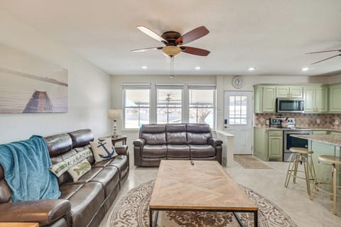 Living Room | Smart TV | Free WiFi | Board Games