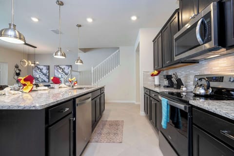 Kitchen & Dining Area – A fully equipped kitchen and spacious dining area make mealtime a breeze.