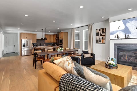 Silver Creek Village 6635: