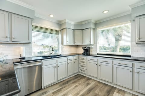 Plenty of counter and cabinet space