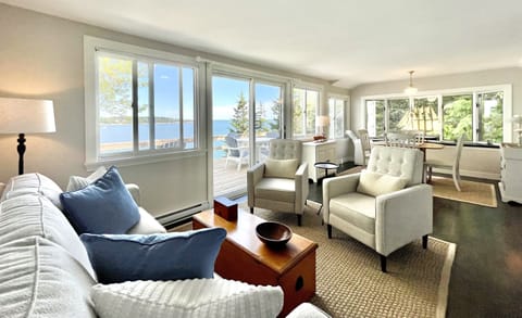 Living Room with Panoramic Views!