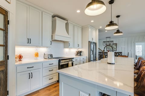 Kitchen | Dishwasher | Microwave | 1st Floor