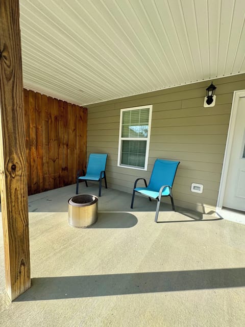 private back patio, with fire pit