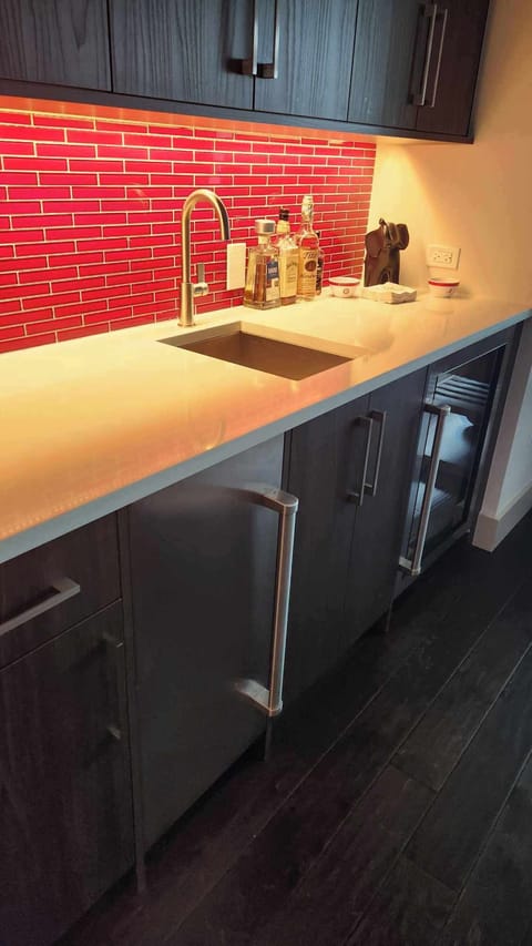 Wet bar in living room with wine cooler-refrigerator / sink / ice maker