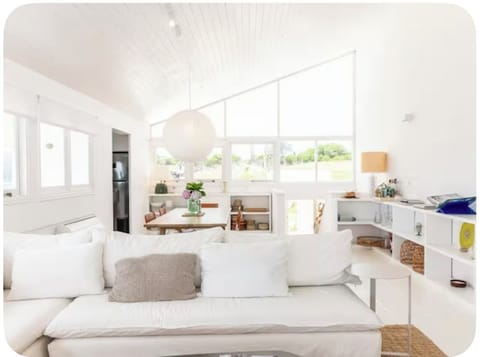 Chic white cottage in José Ignacio