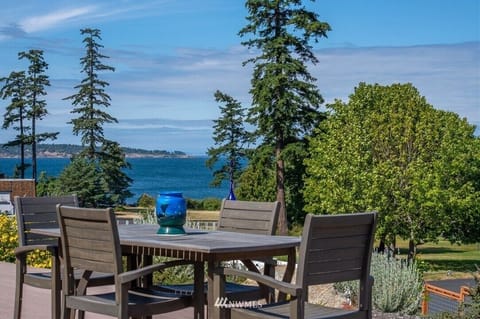 Echo Bay Retreat offers an amazing outdoor living space with amazing water views.