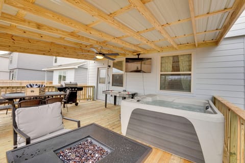 San Antonio Vacation Rental | 4BR | 2.5BA | 1,700 Sq Ft | Small Step to Enter