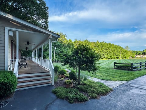 Spectacular rolling hills and lush views near Missouri Wineries, Purina Farms and St. Louis at your home away from home at Pointer Haus.