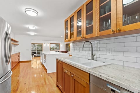 Fully equipped kitchen with high end appliances