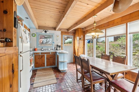 Indoors, Hardwood, Floor, Flooring, Lamp