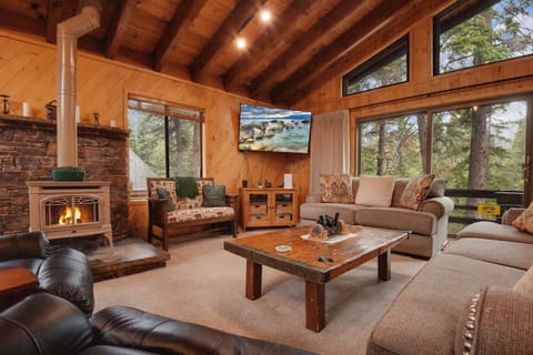 Spacious living space with ample seating, Smart TV, and gas fireplace