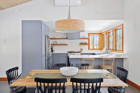 a287b52c-c6f3-41e9-8d69-561ca50bd775