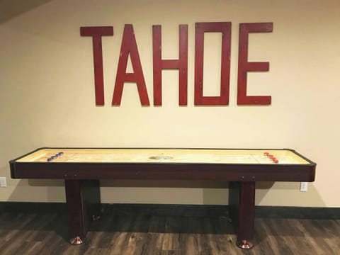 Shuffleboard table