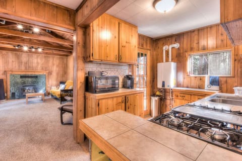 Fully Equipped Kitchen with Keurig coffee maker