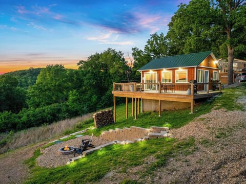 Watch the sunset from the deck or unwind by the fire—pure Ozark magic.