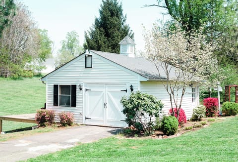 Cottage with deck overlooking 1 acre of serene open space