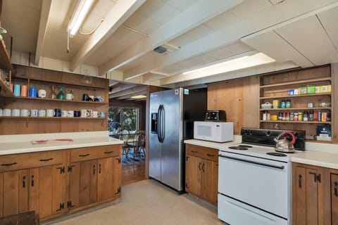 Kitchen directly off the main entrance