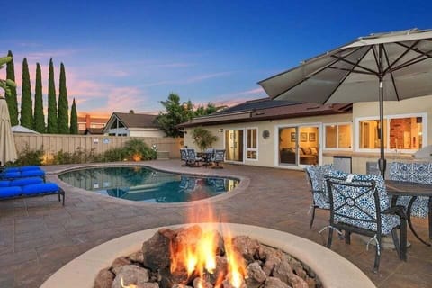 Solar-heated pool, fire pit , outdoor seating, views of Cowles Mountain