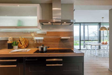 Well equipped modern kitchen