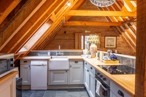 First floor: Fully equipped kitchen