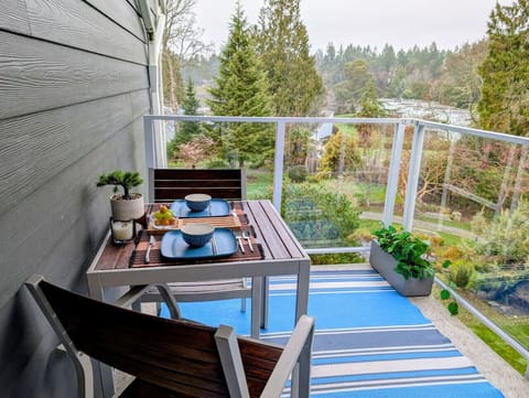Hotel-style layout ideal for remote work and modern-day travelers. Enjoy complimentary access to the resort’s fitness center and amenities. Apartment in Vancouver Island