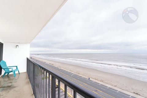 Amazing 9th Floor View of Beach