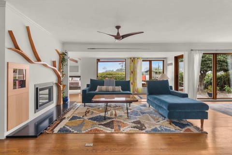 Welcome to this stylish abode in beautiful Point Loma