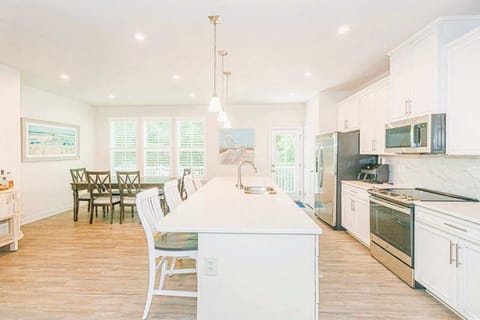 Second level Kitchen, dining and countertop seating.