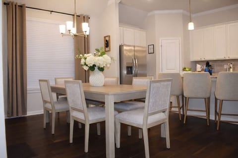 Comfortable table setup for families or small groups