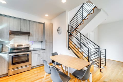 Seattle Vacation Rental | 5BR | 2BA | 2 Steps to Enter | 1,460 Sq Ft