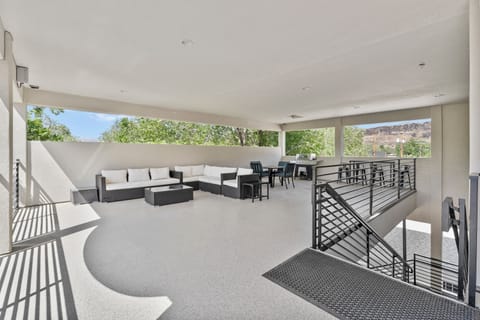 Large, shared balcony with cityscape views! (1)
