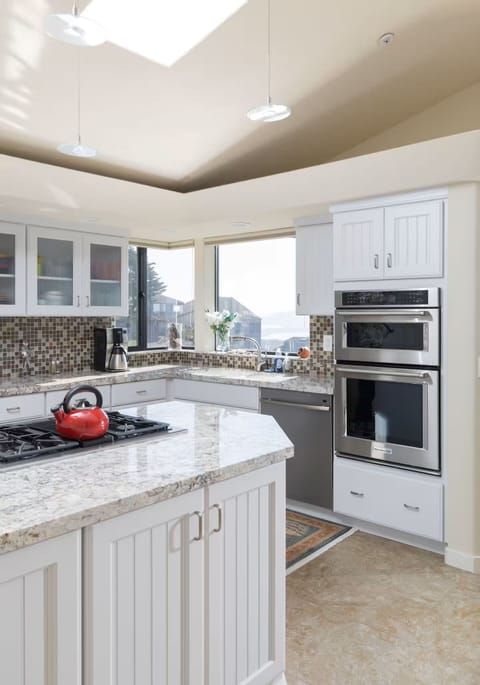 A kitchen that inspires whether you're brewing coffee or making a feast!