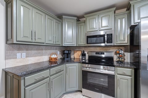 Coffee Pot-Keurig and Regular, Coffee Pods, Spices 