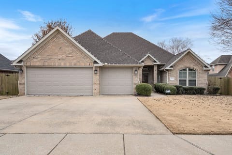 Newly Remodeled, Prime Location 