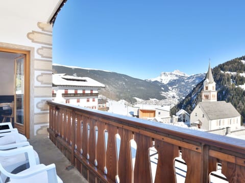 Mountain Range, Ridge, Alps, Valley, Balcony, Massif, Mountain Village, Glacial Landform, Summit