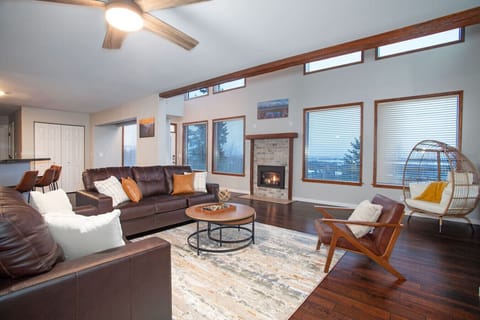 Main living room with vista view