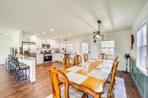 Dining Area | Dishware/Flatware Provided | Main Level