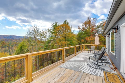 Lenoir Vacation Rental | 3BR | 2.5BA | 1,900 Sq Ft | Stairs Required