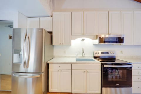 Kitchen | Main Level