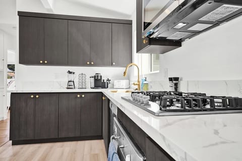 New chefs kitchen with everything you could possibly need for a wonderful vacation. 
Open plan living with an abundance of natural light.