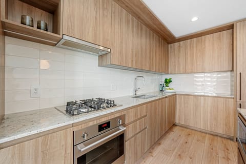 076-369WestGrandAvenue-Chicago-IL-60654-SMALL