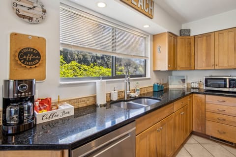 M4 Forest Ridge Full Kitchen