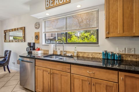 M4 Forest Ridge Full Kitchen 2