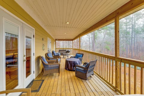 Sparta Vacation Rental | 2BR | 2BA | 1,400 Sq Ft | 2 Steps to Enter