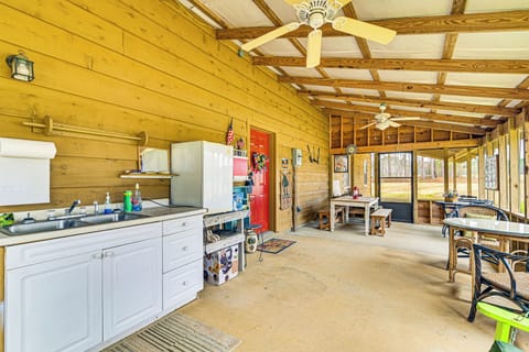 Exterior | Screened-In Porch | Outdoor Sink | Mini Fridge