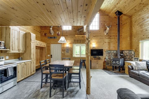 Backus Vacation Rental | 4BR | 1BA | 1,440 Sq Ft | 3 Steps Required