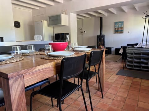 cuisine-equipee-location-maison-vacances-charly-proche-lyon