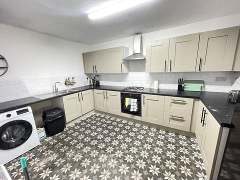 This modern kitchen features high-end appliances, sleek cabinetry, and an open layout, perfect for cooking and entertaining.