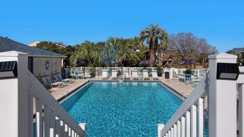 Chateau La Mer II Grounds & Amenities